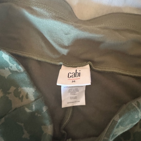 CABI GREEN CAMO LEGGINGS🍏 - Picture 2 of 4